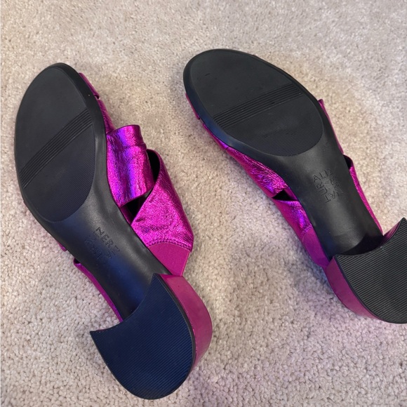 Naturalizer Heels - Picture 3 of 4